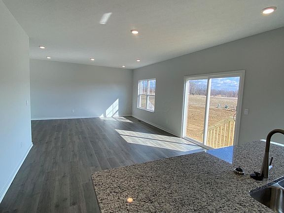 4th image of 101 Avery Pl