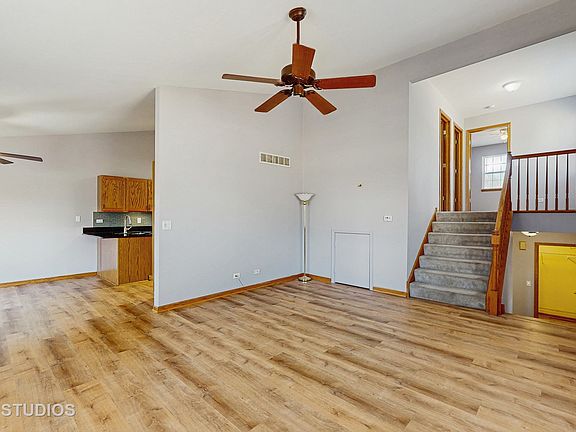 3rd image of 222 Dunridge Cir #222