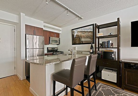 4th image of 555 W 23rd St APT N3q