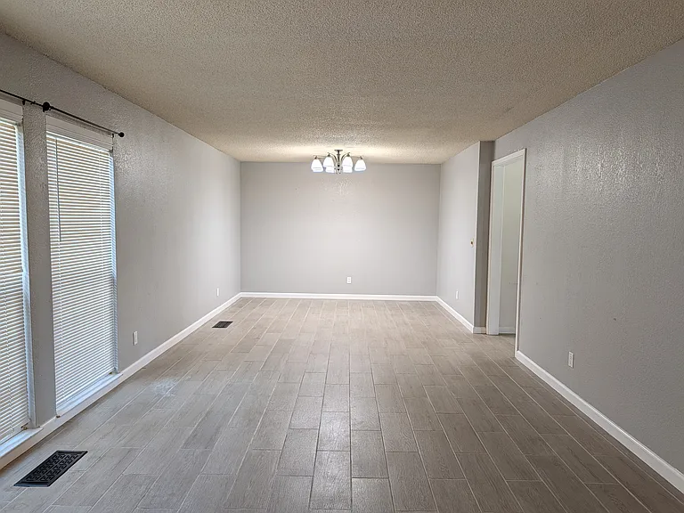 500 Fullerton Dr — Photo 4