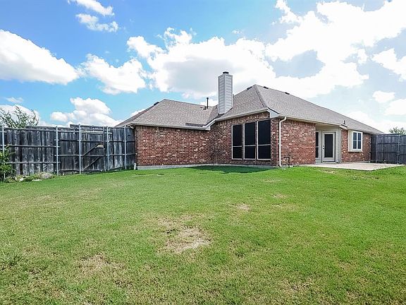 5th image of 2410 Fieldcrest Dr