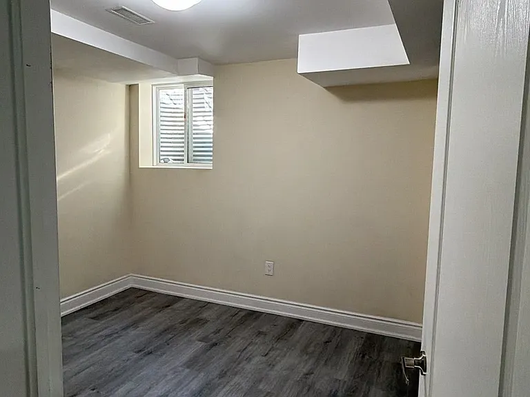 21 Floribunda Cres #BASEMENT — Photo 7