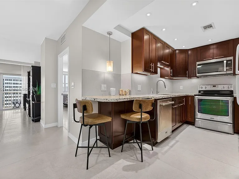 1980 S Ocean Dr #19L — Photo 4