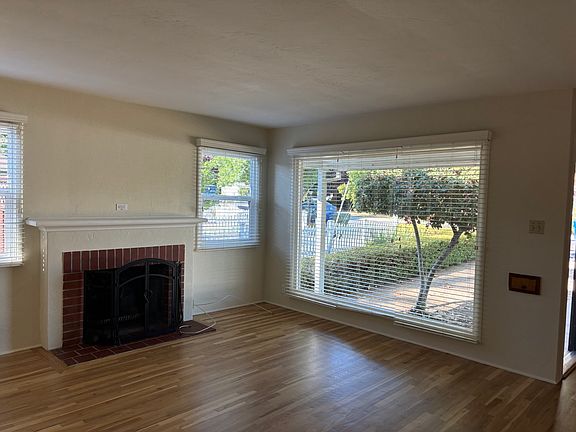 5th image of 284 Carlyn Ave