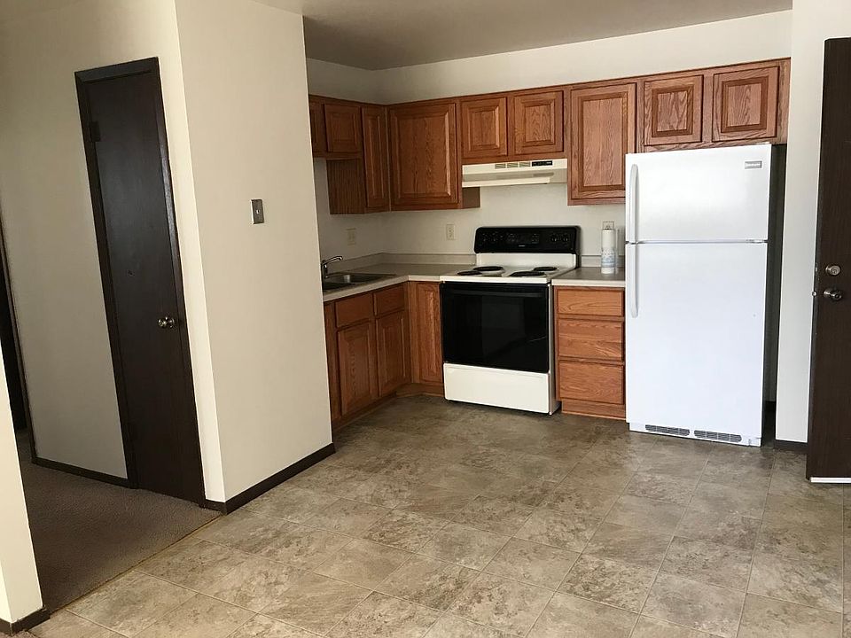 Kitchen to hall