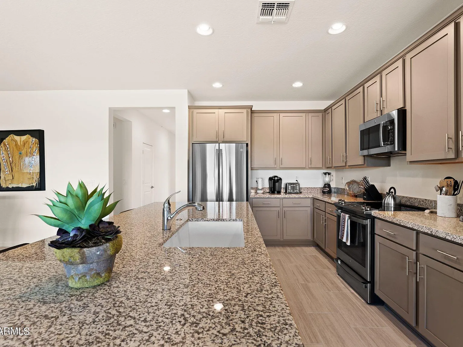 3 bed, 2.0 bath, 1839 sqft, $3,500 — Photo 4