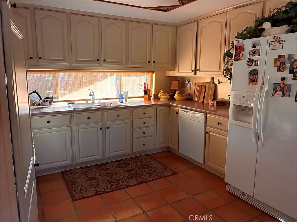 3 bed, 3.5 bath, 1813 sqft, $3,950 — Photo 3