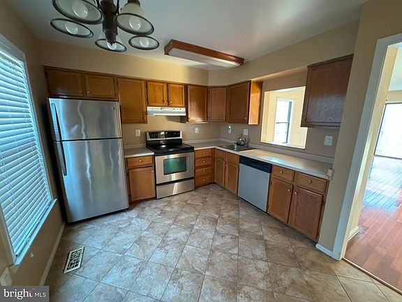 4th image of 1006 Branch Dr