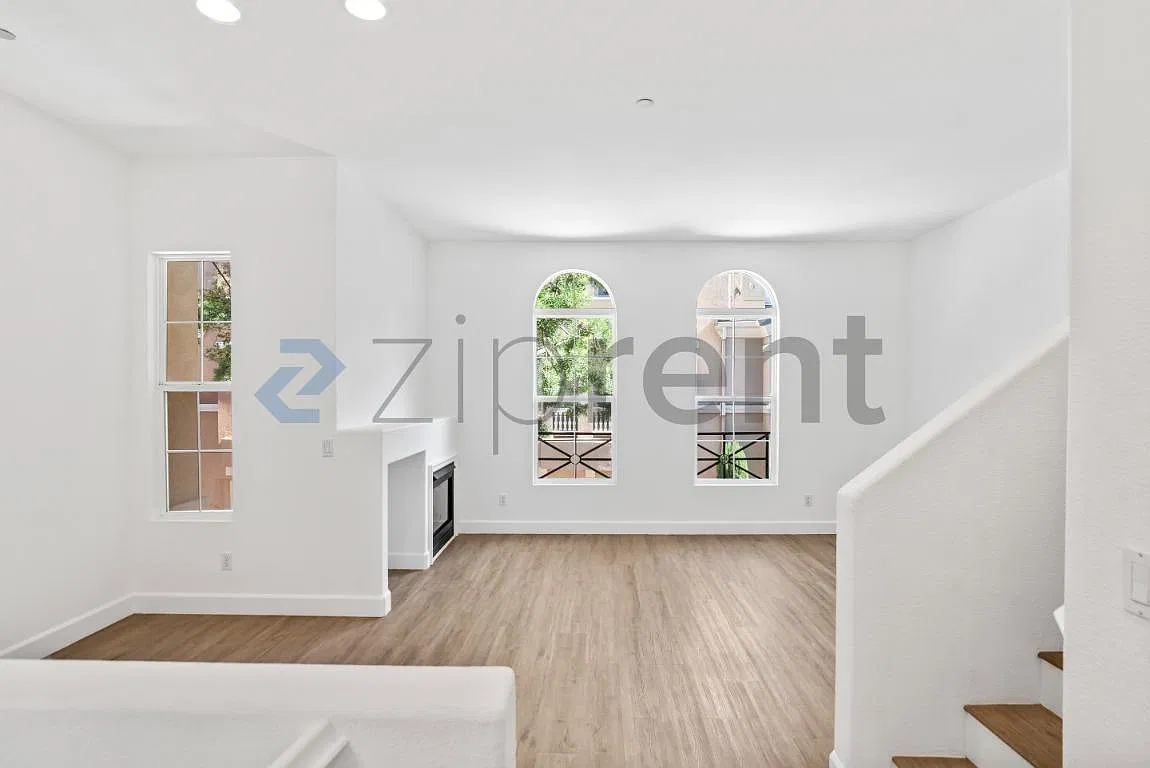 3 bed, 3.5 bath, 1404 sqft, $4,300 — Photo 4