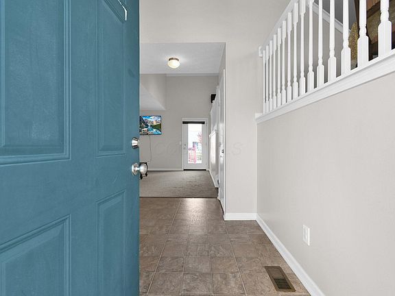 3rd image of 802 Holly Farms Dr