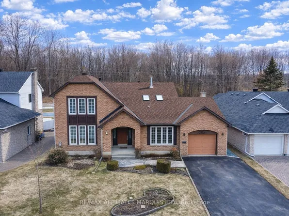 1717 Blakely Dr, Cornwall, ON K6J 5M6