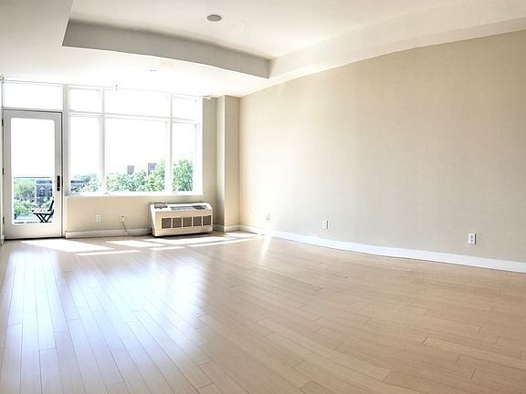 3rd image of 601 Ocean Pkwy APT 6B