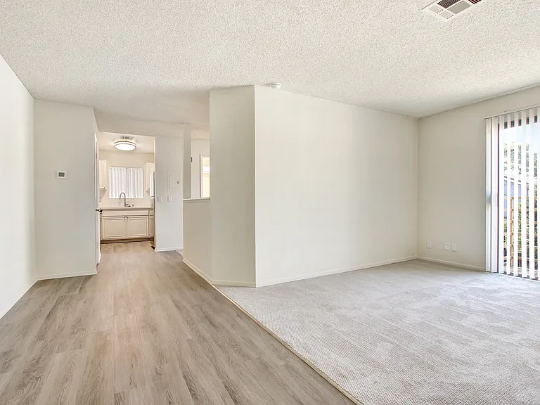 11325 Morrison St — Photo 33