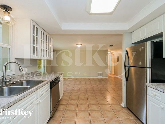 4th image of 3208 Lake Saxon Dr