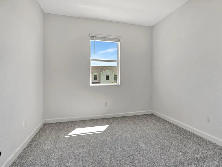 539 SE Rivergrass St — Photo 23