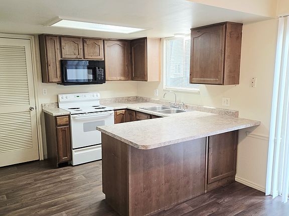 2nd image of 332 E Fenton Ave #332