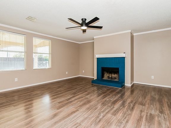 4th image of 2918 Jamestown Dr