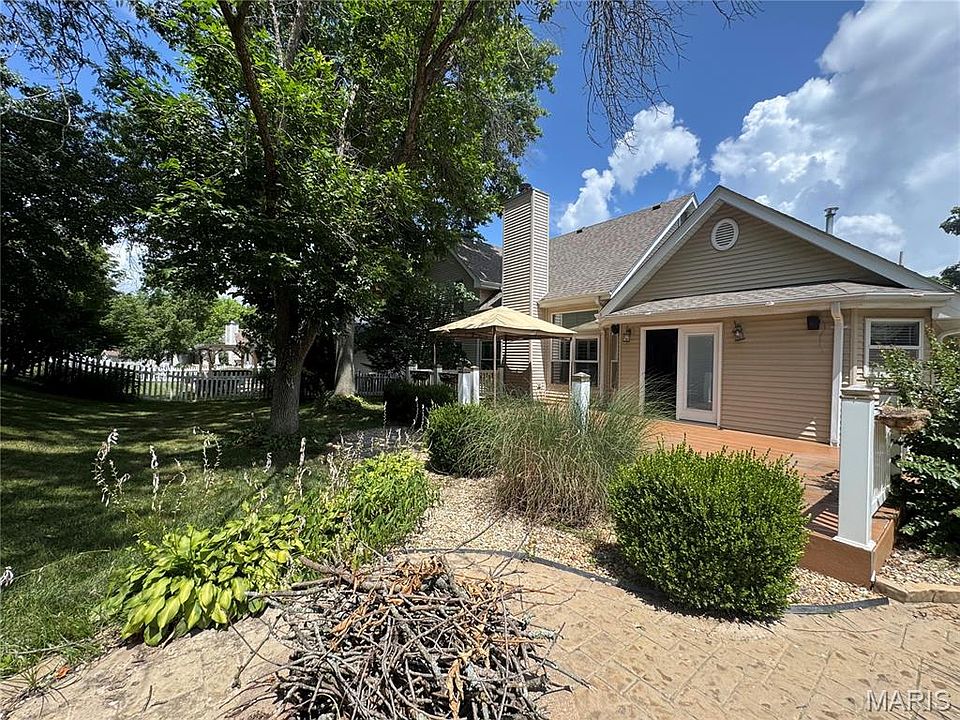 2nd image of 1552 Oakglen Dr