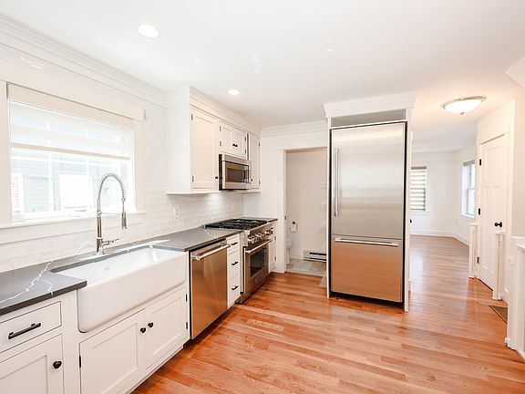 5th image of 282 Hanover Street