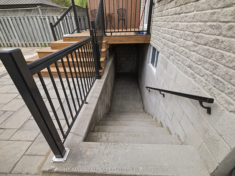 1036 Caven St — Photo 4