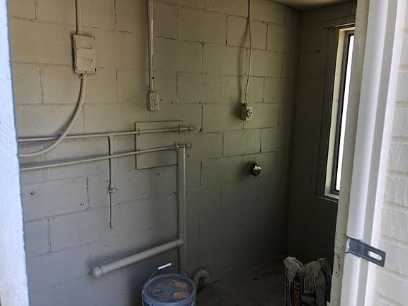 3rd image of 127 N Boulevard Ct