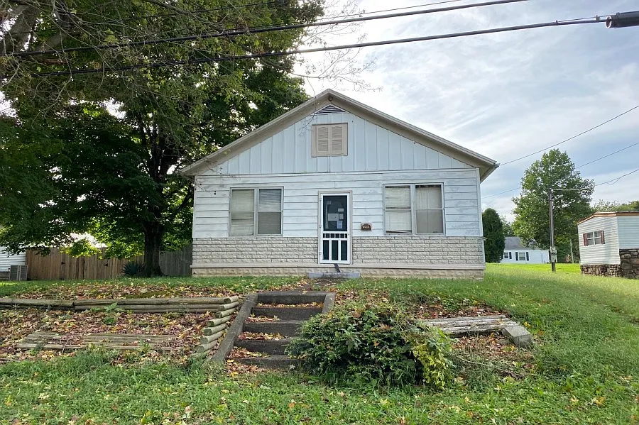 214 N Main St photo 1