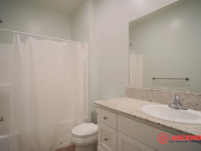 1018 Warwickshire Ave — Photo 7