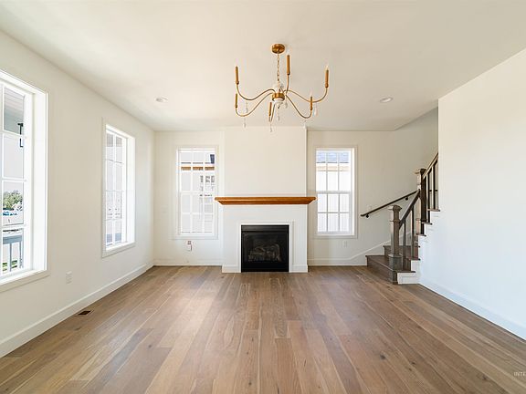 4th image of 1436 Woodbury Dr
