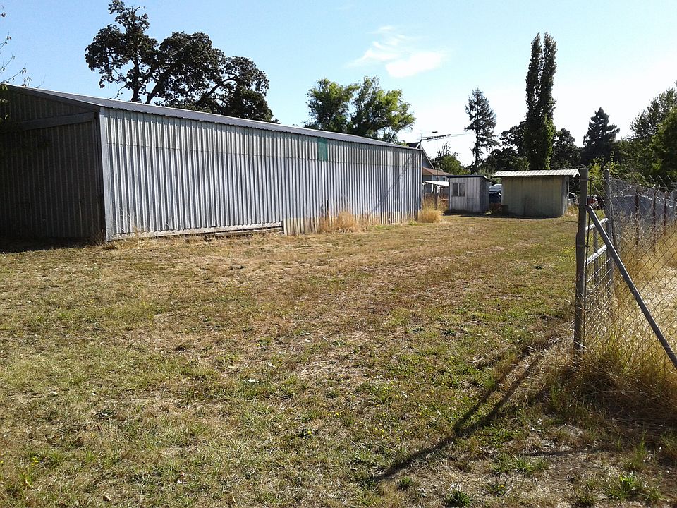 2nd image of 805 NW 4th St