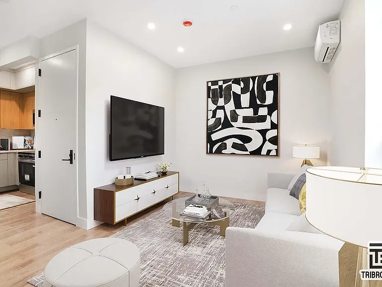 92 Manhattan Ave #3R — Photo 3