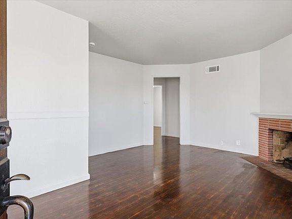 5th image of 3006 Telegraph Ave