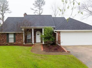 209 Willow Bend Dr, Starkville, MS 39759