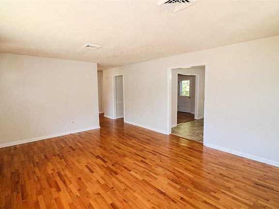 3rd image of 801 E 13th St