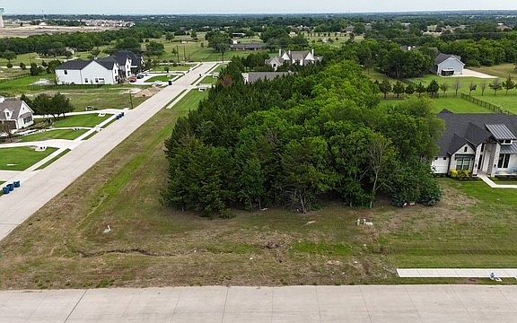 3rd image of 804 Boyett Ln