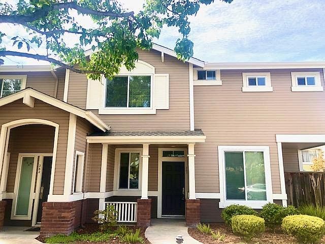 1st image of 387 Castlemaine Ct