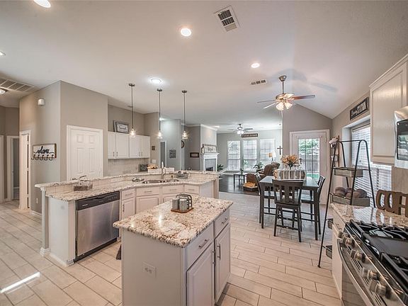 3rd image of 4621 Belladonna Dr