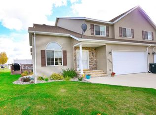 4707 Lynnbrook Ln, Grand Forks, ND 58201