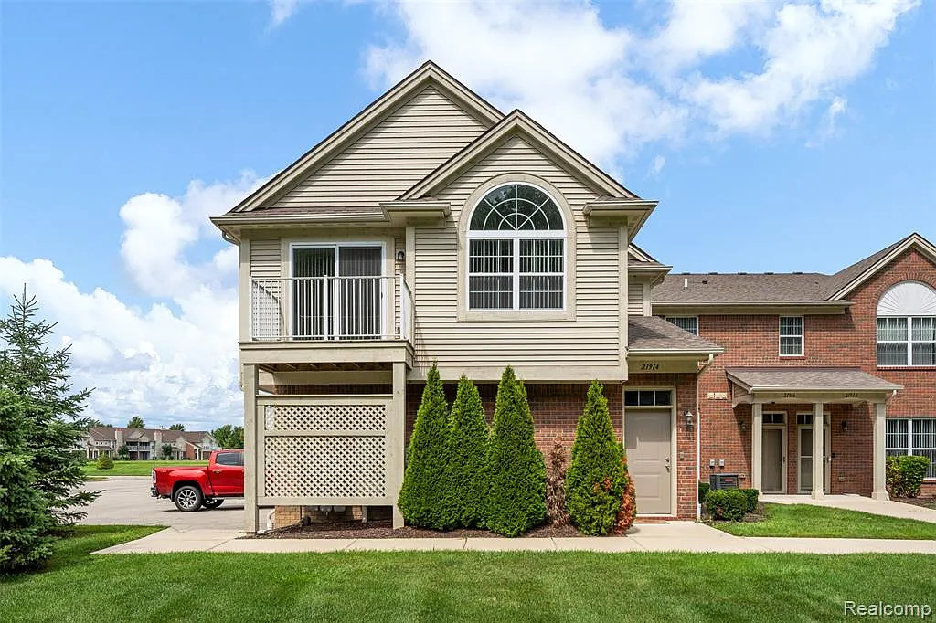 3 bed, 2.0 bath, 1470 sqft, $2,800 — Photo 1