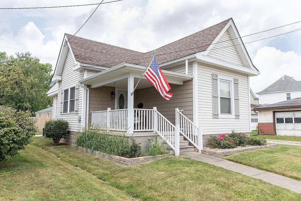 201 Ash Avenue photo 1