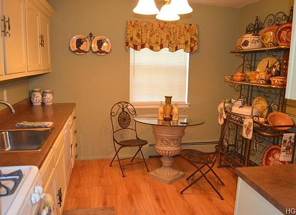 2nd image of 138 Doxbury Ln Unit 138