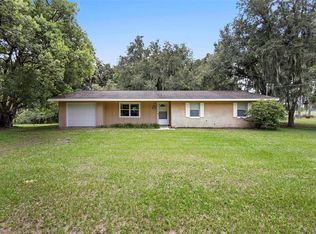 525 E Main St, Geneva, FL 32732