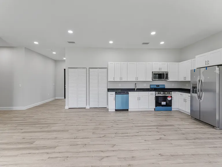 556 Sherwood Ave S — Photo 20