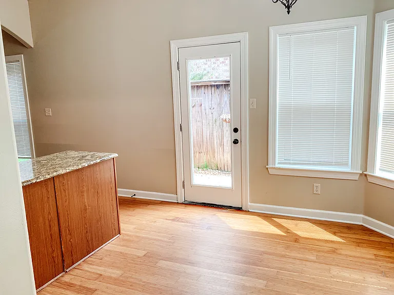 975 Crayton Ridge Dr — Photo 7