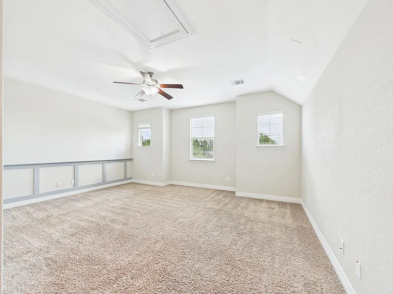 105 Auburn Cv — Photo 34