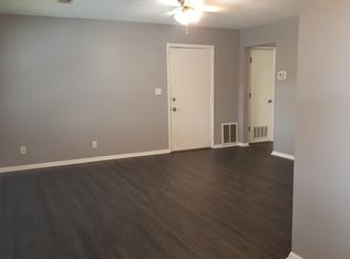 712 Village Ln APT 12, Newburgh, IN 47630