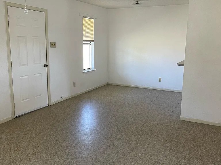 1013 S Reno Rd — Photo 6