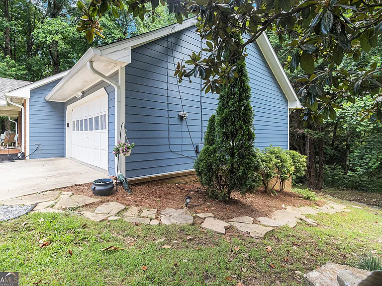 1402 McLendon Dr — Photo 24