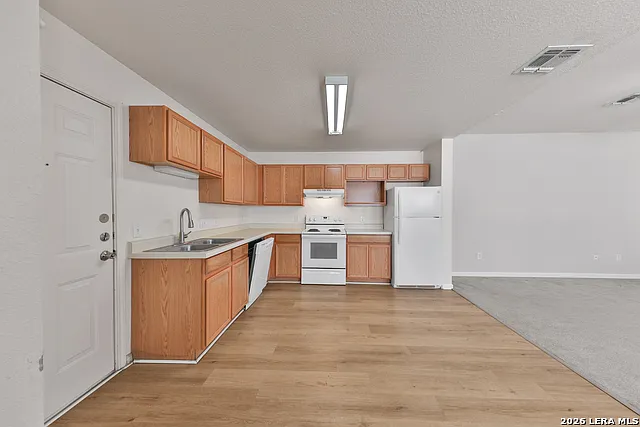 2 bed, 2.0 bath, 1947 sqft, $1,250 — Photo 3