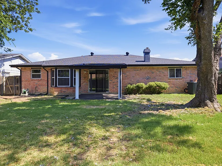 512 Sussex Dr — Photo 12