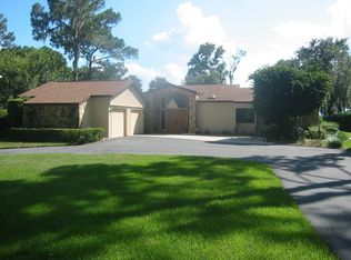 33545 Lakeshore Dr, Tavares, FL 32778